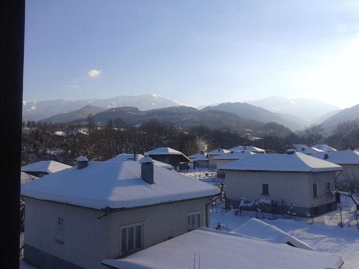 Family Hotel Balkana Apriłci Zewnętrze zdjęcie