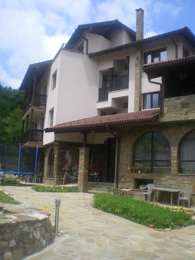 Family Hotel Balkana Apriłci Zewnętrze zdjęcie