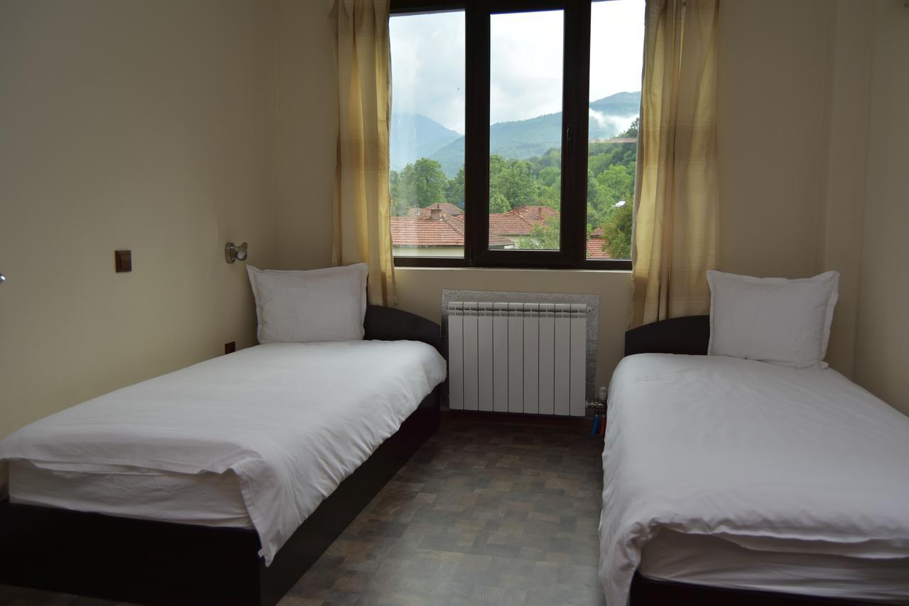 Family Hotel Balkana Apriłci Zewnętrze zdjęcie