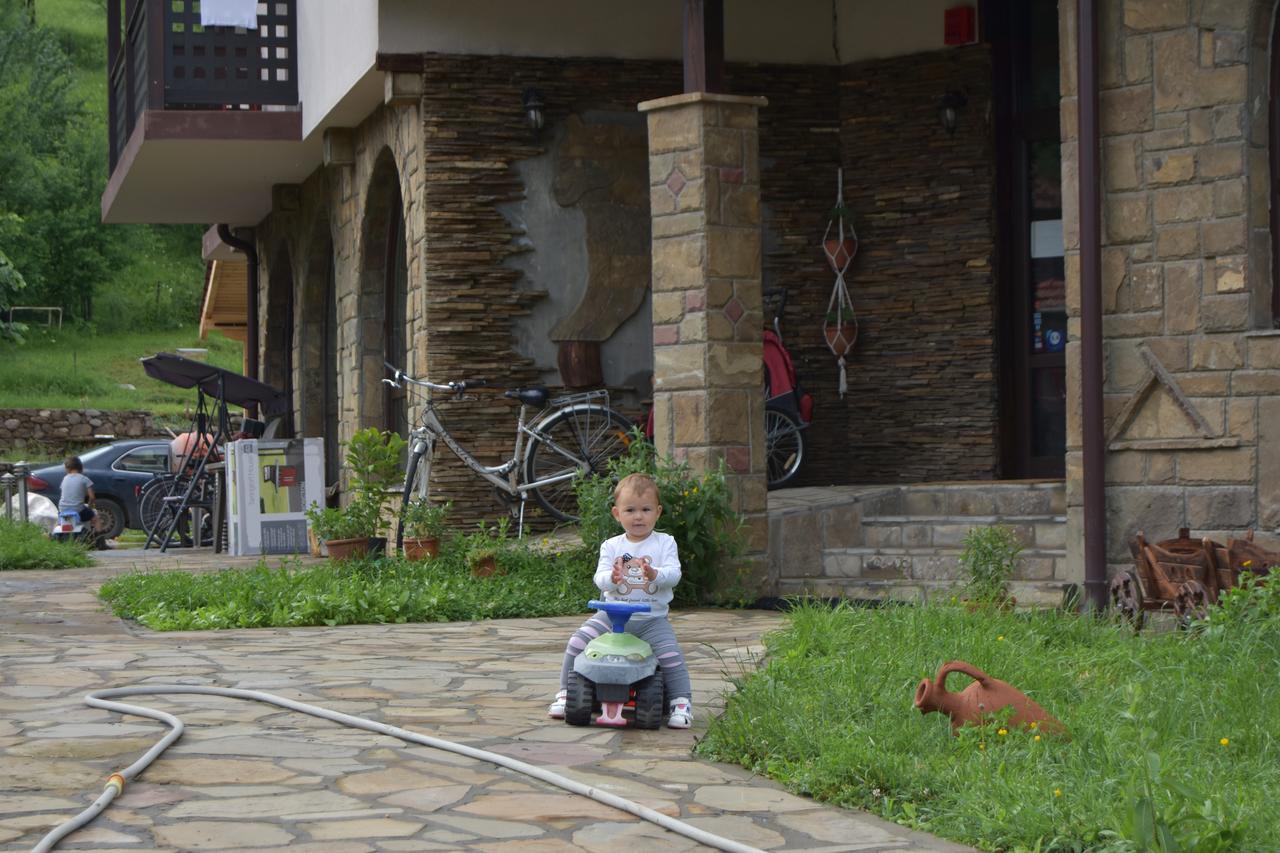 Family Hotel Balkana Apriłci Zewnętrze zdjęcie